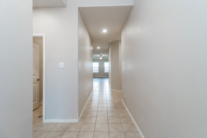 2,360/Mo, 936 Cheryl St Crowley, TX 76036 Foyer View