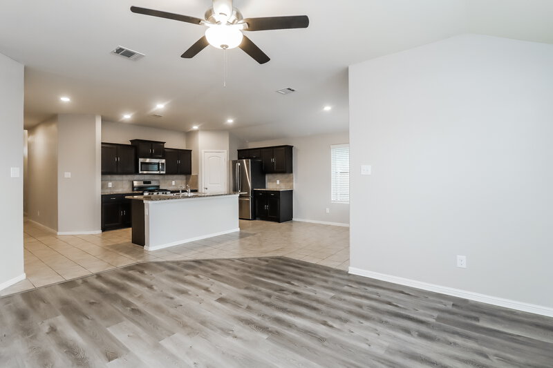2,360/Mo, 936 Cheryl St Crowley, TX 76036 Living Room View 2