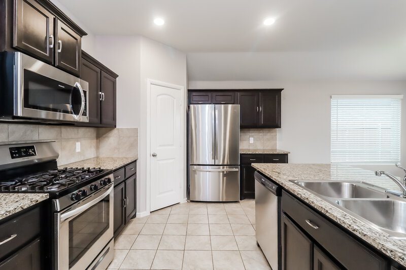 2,360/Mo, 936 Cheryl St Crowley, TX 76036 Kitchen View