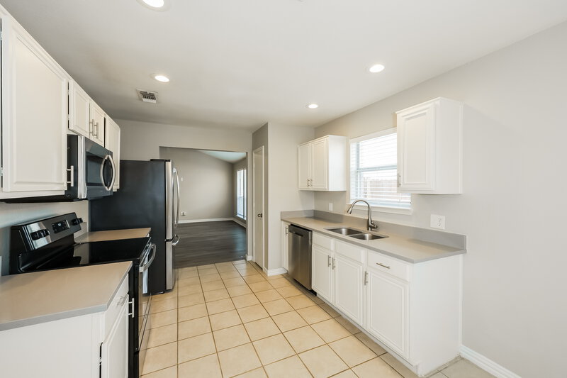 1,725/Mo, 6417 Longmont Trail Fort Worth, TX 76179 Kitchen View 2