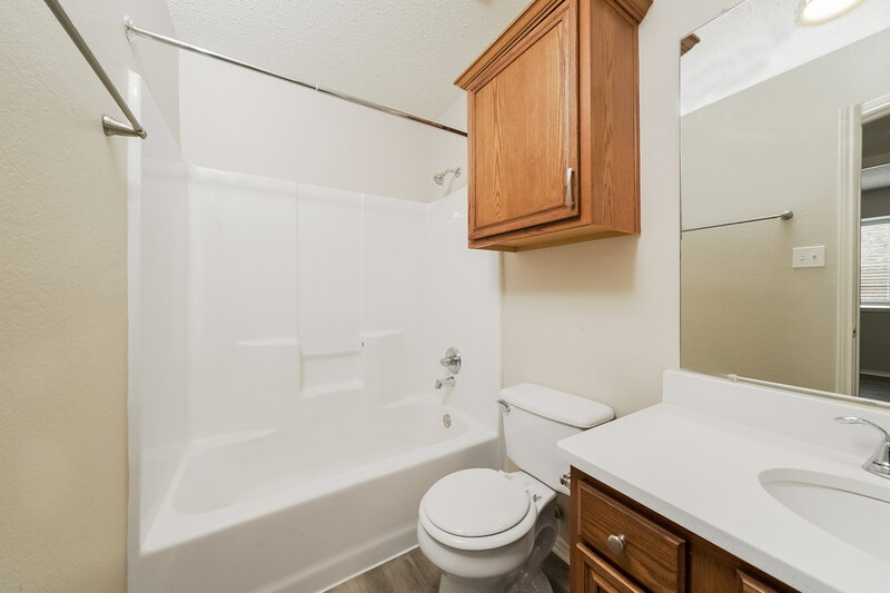 2,060/Mo, 1705 Green Terrace Dr Royse City, TX 75189 Main Bathroom View 2