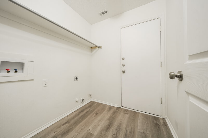 2,060/Mo, 1705 Green Terrace Dr Royse City, TX 75189 Laundry Room View