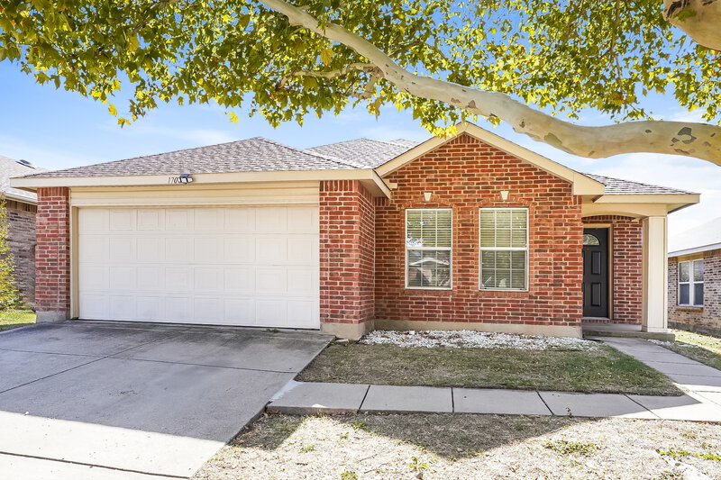 1,750/Mo, 1708 Diamond Lake Trail Justin, TX 76247 External View
