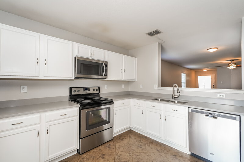 1,750/Mo, 1708 Diamond Lake Trail Justin, TX 76247 Kitchen View 2