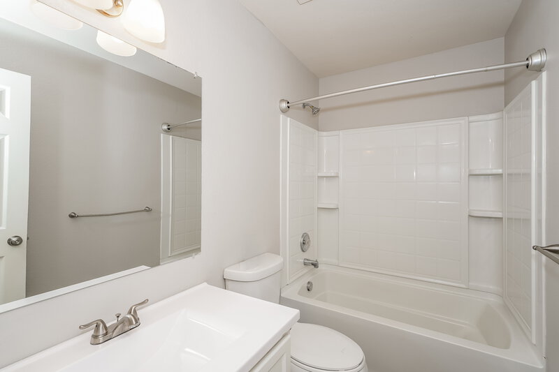 1,750/Mo, 1708 Diamond Lake Trail Justin, TX 76247 Bathroom View