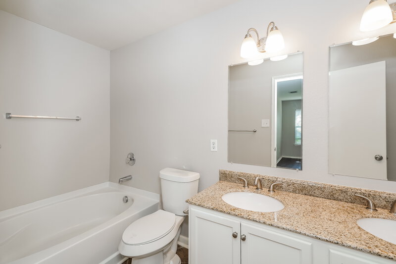 1,750/Mo, 1708 Diamond Lake Trail Justin, TX 76247 Bathroom View 2