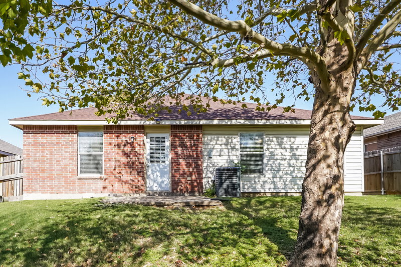 1,750/Mo, 1708 Diamond Lake Trail Justin, TX 76247 Rear View