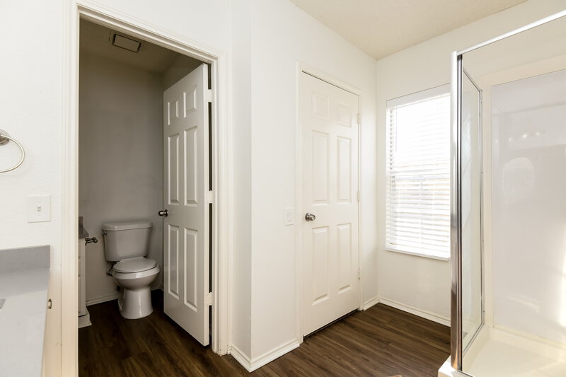 2,095/Mo, 2500 Creekwood Ln Fort Worth, TX 76123 Main Bathroom View