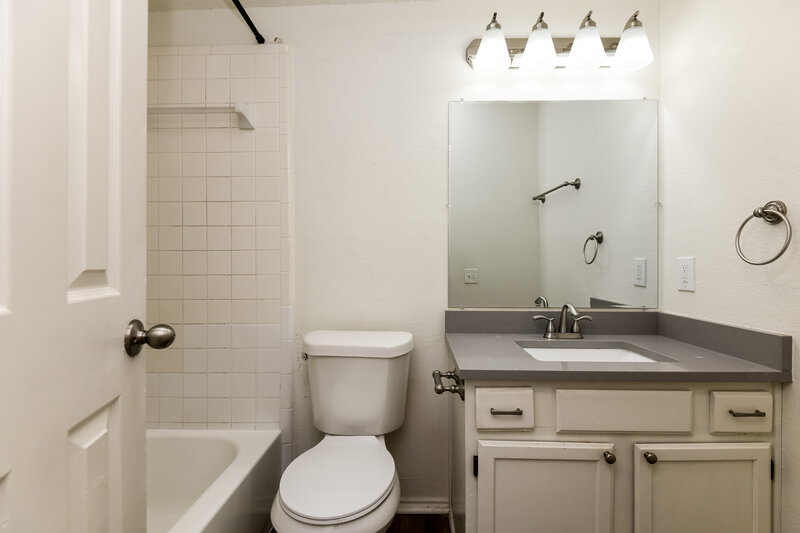 2,095/Mo, 2500 Creekwood Ln Fort Worth, TX 76123 Bathroom View