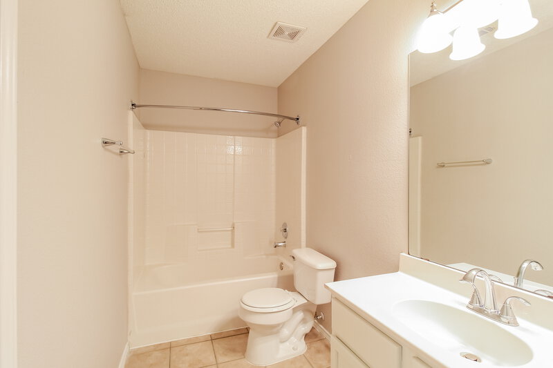 2,895/Mo, 912 Hummingbird Trail Saginaw, TX 76131 Bathroom View