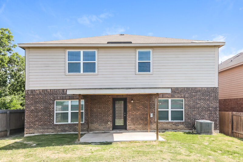 2,660/Mo, 900 Princewood DR Denton, TX 76207 Rear View
