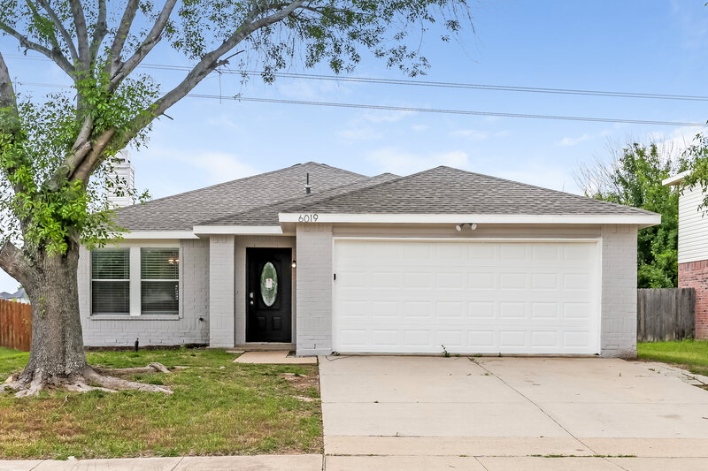 2,420/Mo, 6019 Guilia Dr Grand Prairie, TX 75052 External View