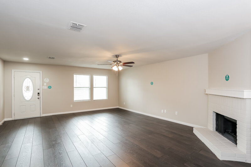 2,470/Mo, 6019 Guilia Dr Grand Prairie, TX 75052 Living Room View