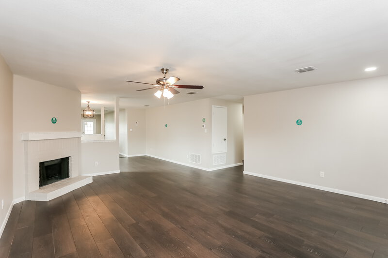 2,470/Mo, 6019 Guilia Dr Grand Prairie, TX 75052 Living Room View 2