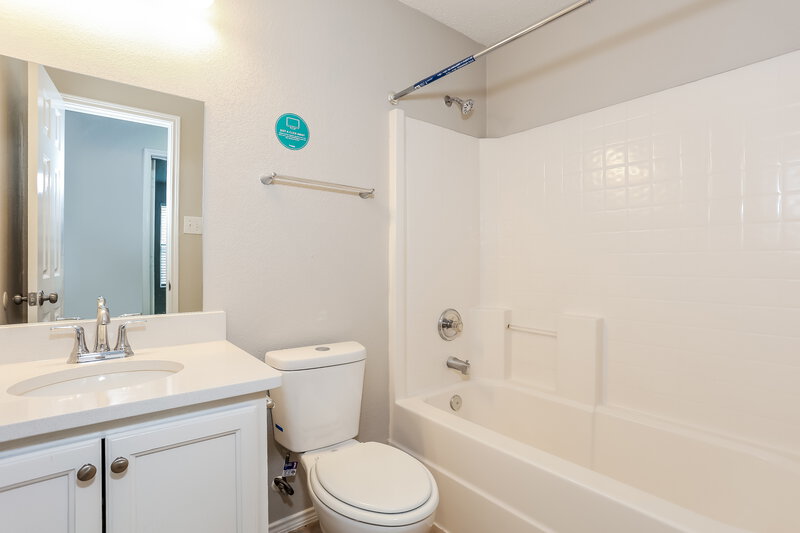 2,470/Mo, 6019 Guilia Dr Grand Prairie, TX 75052 Bathroom View