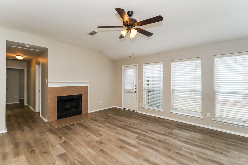 2,070/Mo, 1108 Savage Dr Denton, TX 76207 Living Room View