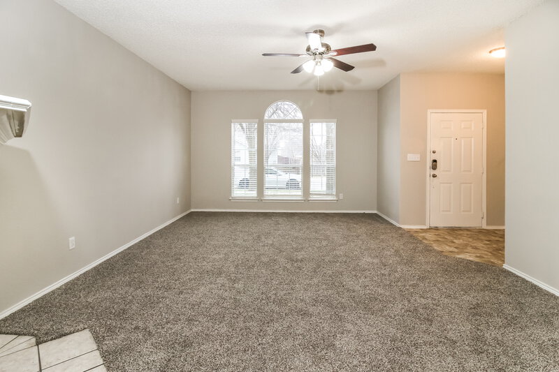 2,035/Mo, 705 Pace Dr Denton, TX 76209 Living Room View