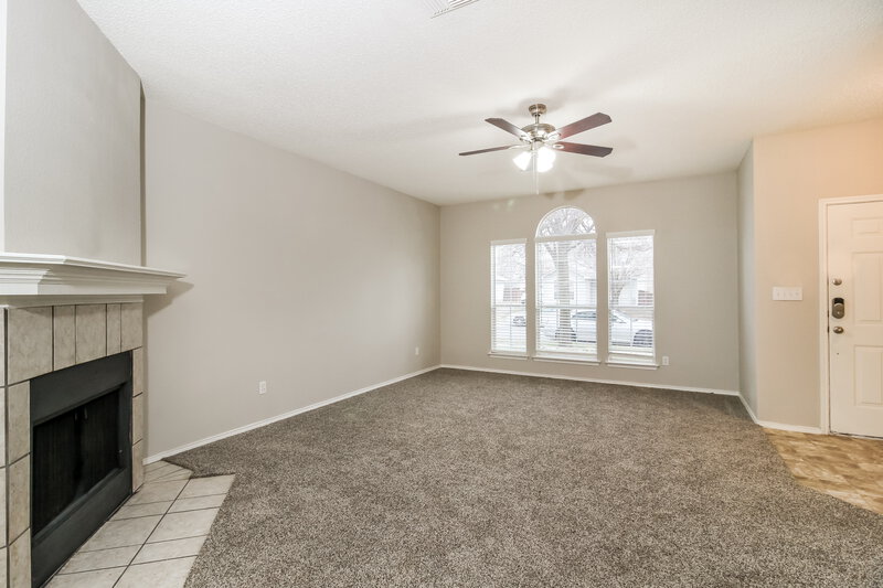 2,035/Mo, 705 Pace Dr Denton, TX 76209 Living Room View 2