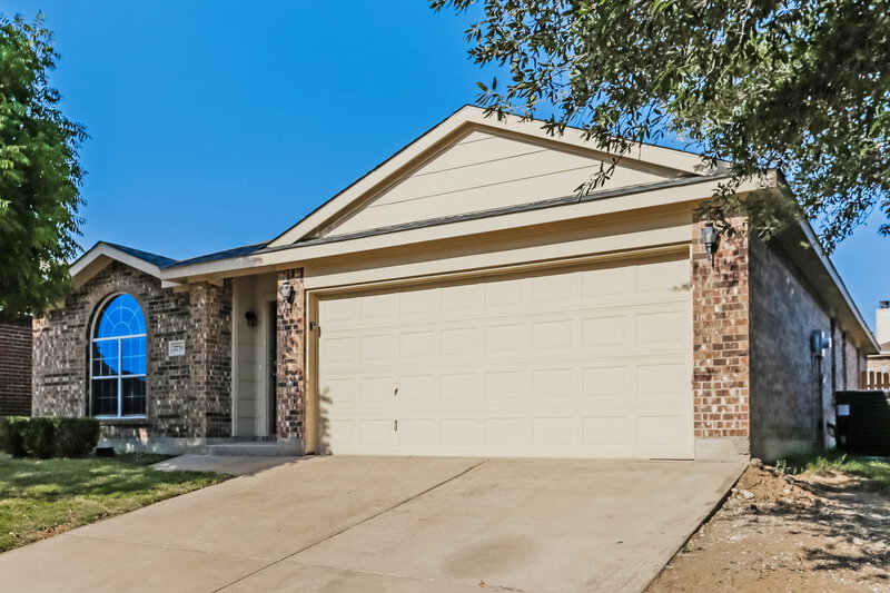 2,245/Mo, 2733 Briscoe Dr Fort Worth, TX 76108 Front View
