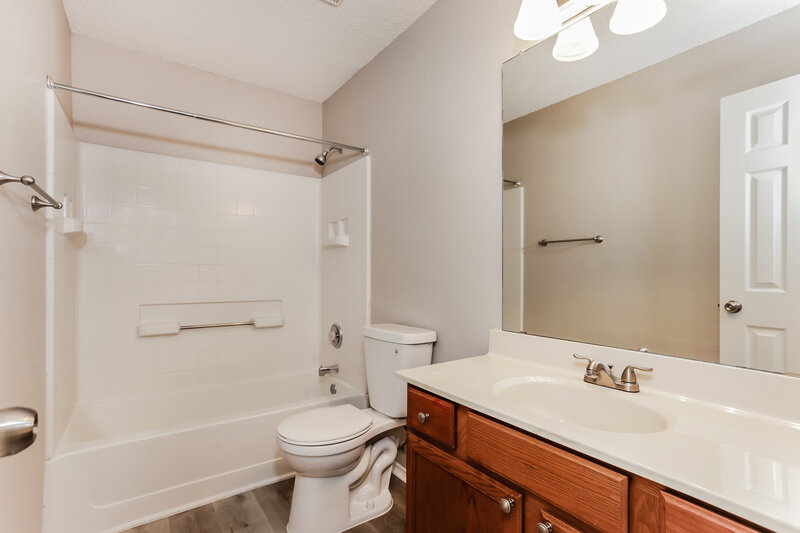 2,245/Mo, 2733 Briscoe Dr Fort Worth, TX 76108 Bathroom View