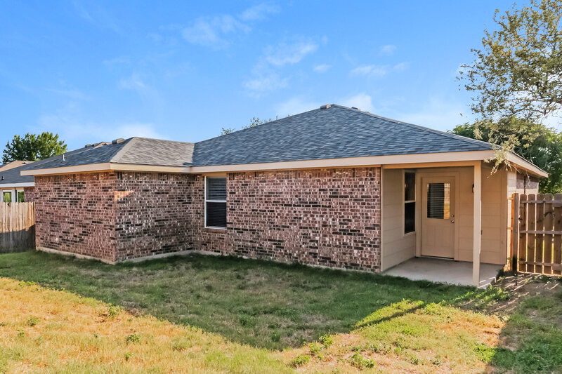 2,245/Mo, 2733 Briscoe Dr Fort Worth, TX 76108 Rear View