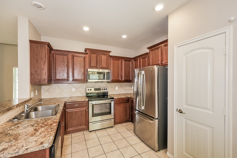 2,335/Mo, 239 Riverdell North Mews Lancaster, TX 75146 Kitchen View
