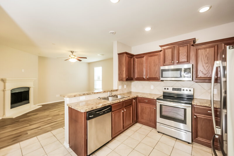 2,335/Mo, 239 Riverdell North Mews Lancaster, TX 75146 Kitchen View 2