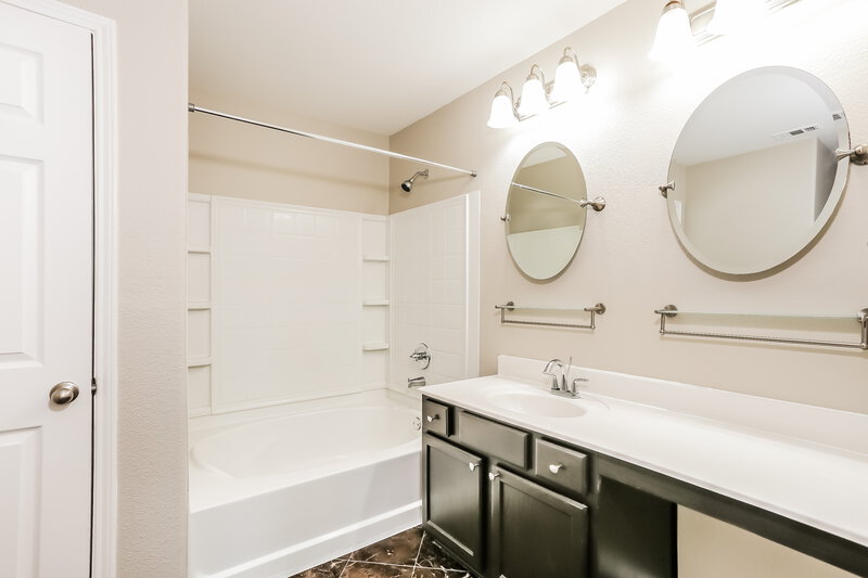 2,590/Mo, 2444 Clairborne Dr Fort Worth, TX 76177 Main Bathroom View