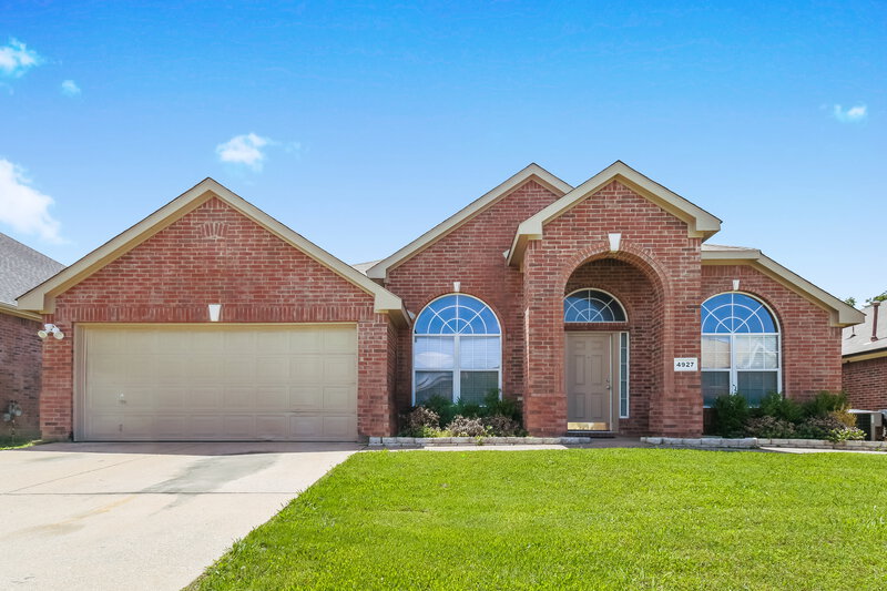 4,050/Mo, 4927 Autumn Hill Grand Prairie, TX 75052 External View