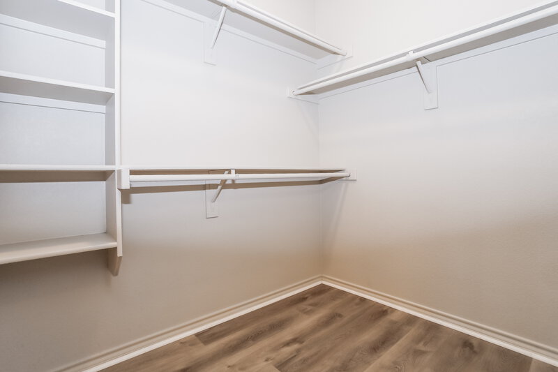 1,615/Mo, 5126 Meadow Ln Krum, TX 76249 Walk In Closet View