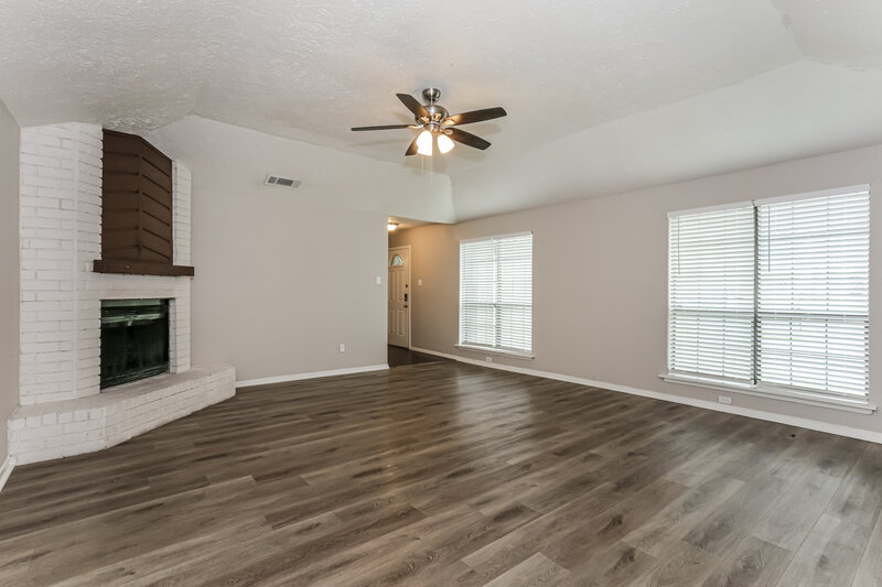 2,050/Mo, 3306 Seaboard Dr Arlington, TX 76014 Living Room View