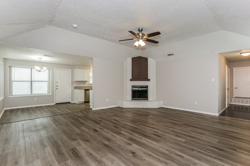 2,050/Mo, 3306 Seaboard Dr Arlington, TX 76014 Living Room View 2