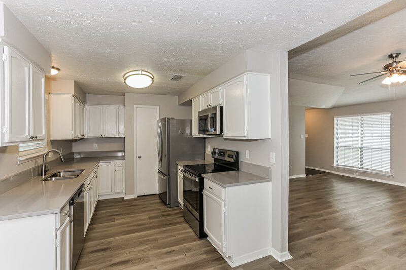 2,050/Mo, 3306 Seaboard Dr Arlington, TX 76014 Kitchen View 2