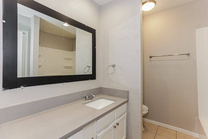 2,050/Mo, 3306 Seaboard Dr Arlington, TX 76014 Main Bathroom View