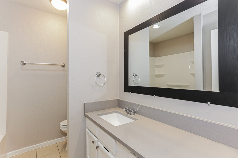 2,050/Mo, 3306 Seaboard Dr Arlington, TX 76014 Bathroom View