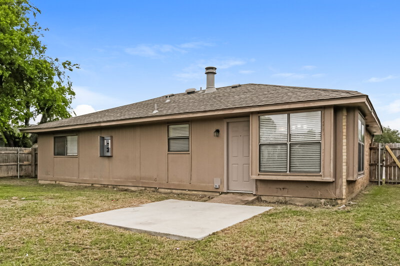 2,050/Mo, 3306 Seaboard Dr Arlington, TX 76014 Rear View