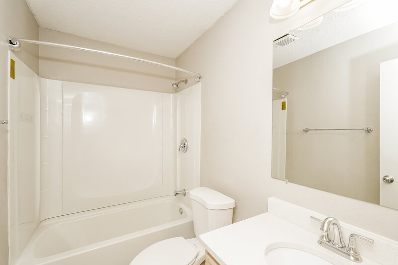 2,055/Mo, 1221 Cathey St Cedar Hill, TX 75104 Bathroom View