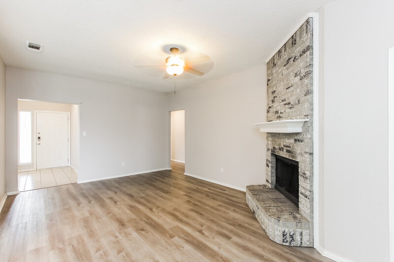 3,020/Mo, 800 Springfield Dr Cedar Hill, TX 75104 Living Room View 3