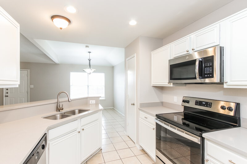 3,020/Mo, 800 Springfield Dr Cedar Hill, TX 75104 Kitchen View 2