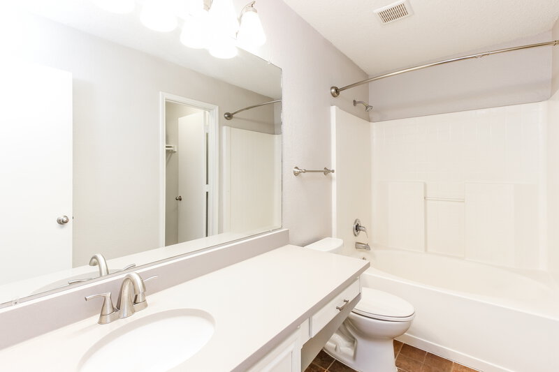 3,020/Mo, 800 Springfield Dr Cedar Hill, TX 75104 Main Bathroom View