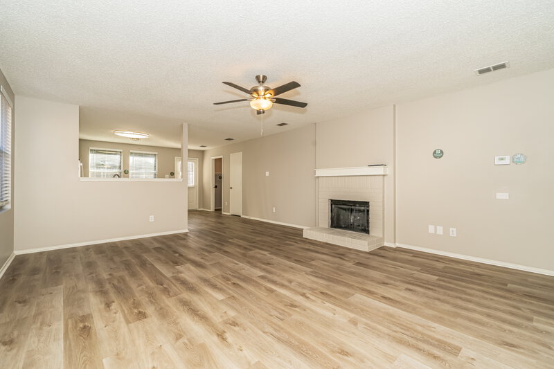 2,025/Mo, 1203 Beatty Dr Cedar Hill, TX 75104 Living Room View