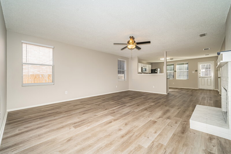 2,025/Mo, 1203 Beatty Dr Cedar Hill, TX 75104 Living Room View 2