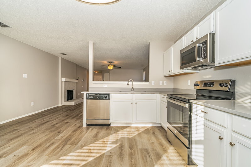 2,025/Mo, 1203 Beatty Dr Cedar Hill, TX 75104 Kitchen View