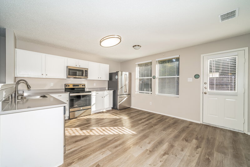 2,025/Mo, 1203 Beatty Dr Cedar Hill, TX 75104 Kitchen View 2