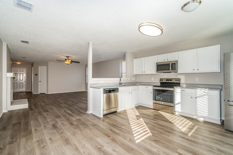 2,025/Mo, 1203 Beatty Dr Cedar Hill, TX 75104 Kitchen View 3