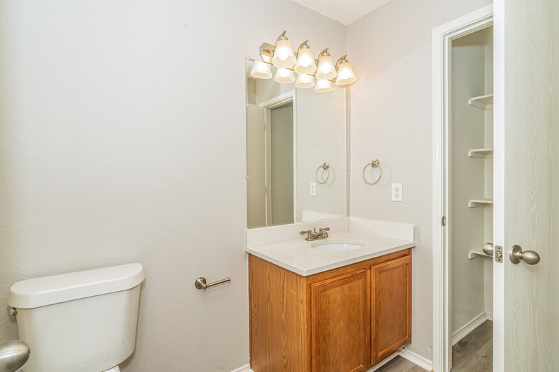 2,025/Mo, 1203 Beatty Dr Cedar Hill, TX 75104 Powder Room View