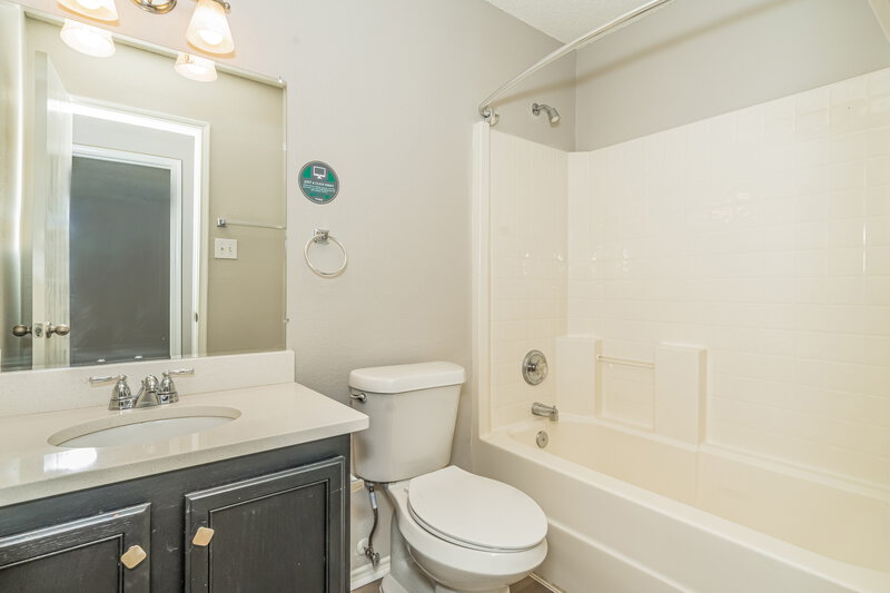 2,025/Mo, 1203 Beatty Dr Cedar Hill, TX 75104 Bathroom View