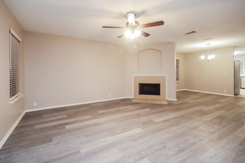 2,855/Mo, 1520 Waters Edge Dr Glenn Heights, TX 75154 Living Room View 2