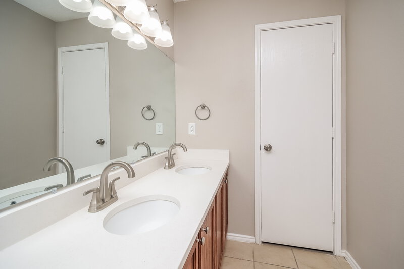 2,855/Mo, 1520 Waters Edge Dr Glenn Heights, TX 75154 Main Bedroom View