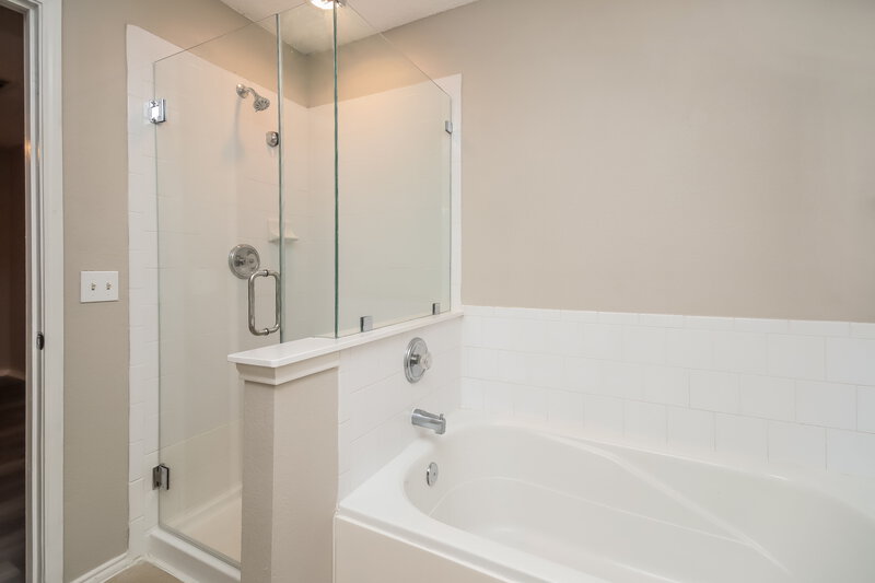 2,855/Mo, 1520 Waters Edge Dr Glenn Heights, TX 75154 Main Bedroom View 2